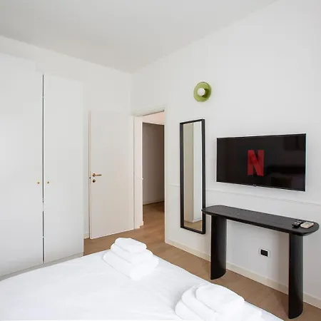 - 8 Posti Con Sauna Palestra E Garage *