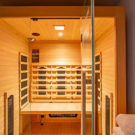 Lägenhet - 8 Posti Con Sauna Palestra E Garage *