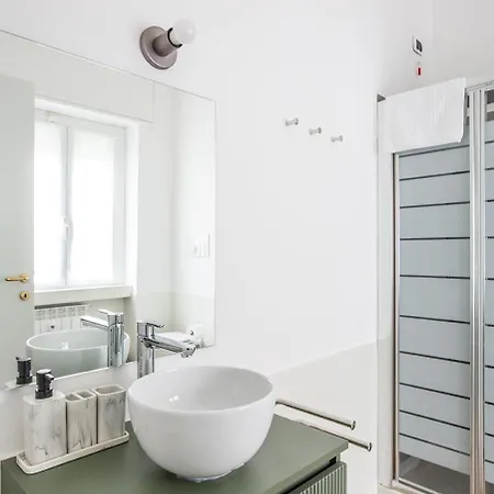 - 8 Posti Con Sauna Palestra E Garage *