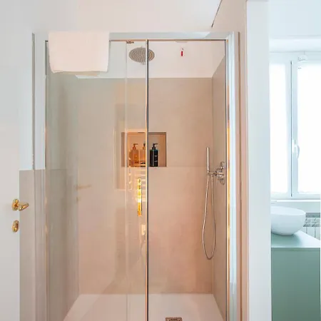 - 8 Posti Con Sauna Palestra E Garage Lejlighed