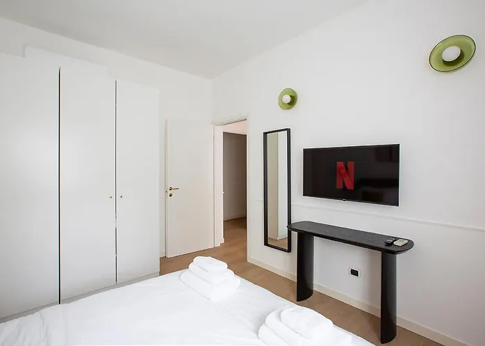 - 8 Posti Con Sauna Palestra E Garage *