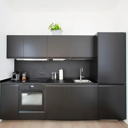 - 8 Posti Con Sauna Palestra E Garage ليكو
