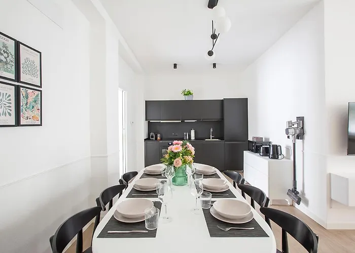 - 8 Posti Con Sauna Palestra E Garage Lägenhet