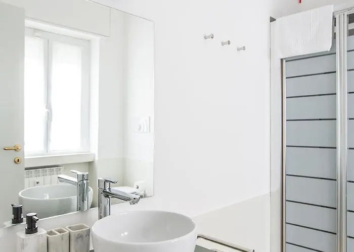 - 8 Posti Con Sauna Palestra E Garage *